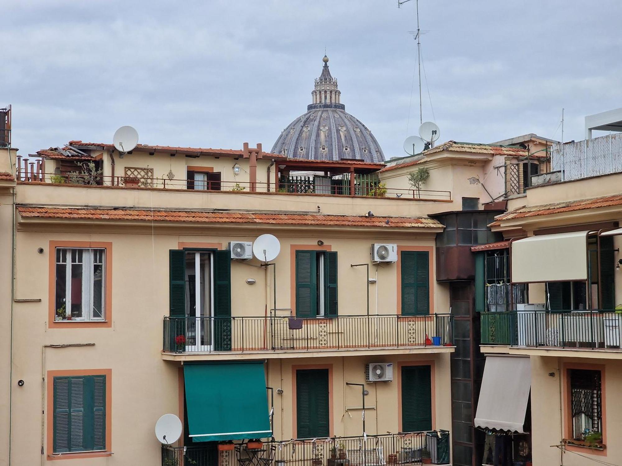 Vatican Bells Рим Экстерьер фото